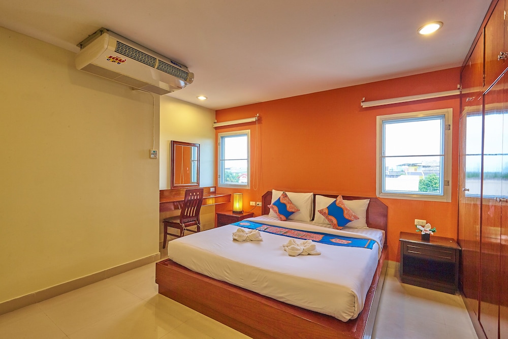 SUPERIOR, SUITE, QUEEN BED