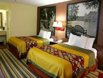 Super 8 by Wyndham Dublin 8/27