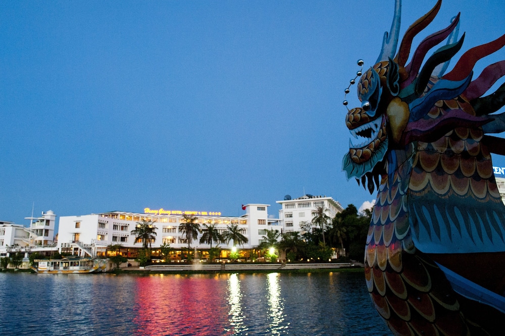 Huong Giang Hotel 73/77