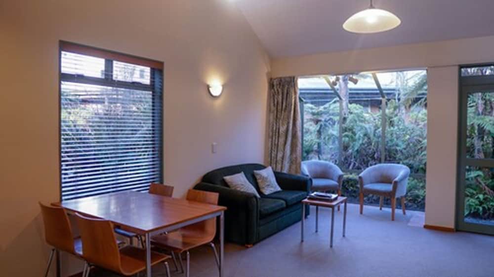 Punga Grove 45/62