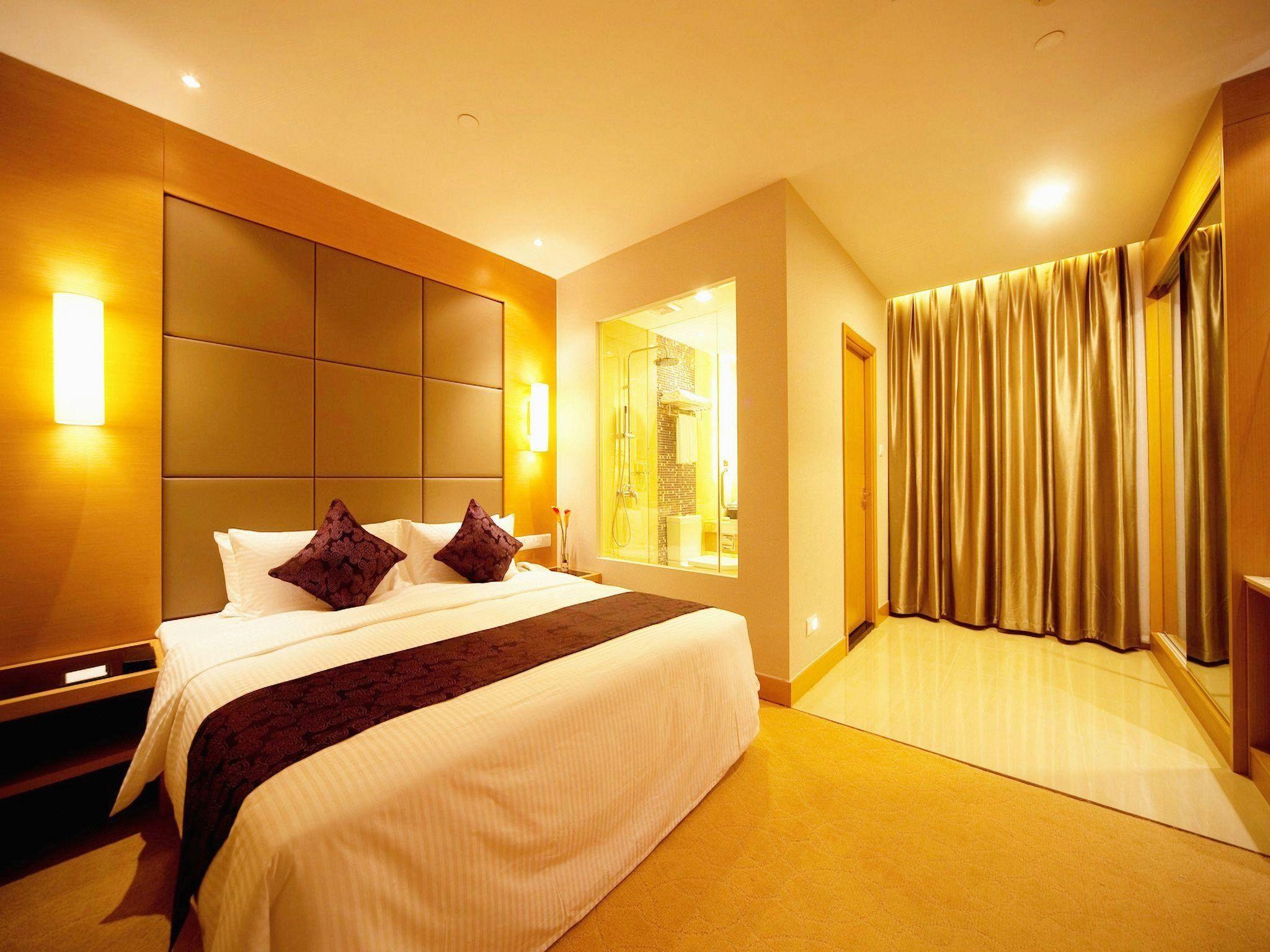 Smart, King Bed, Queen Bed