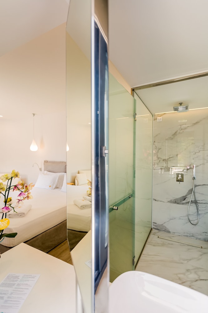 Samian Mare Hotel Suites & Spa 77/80
