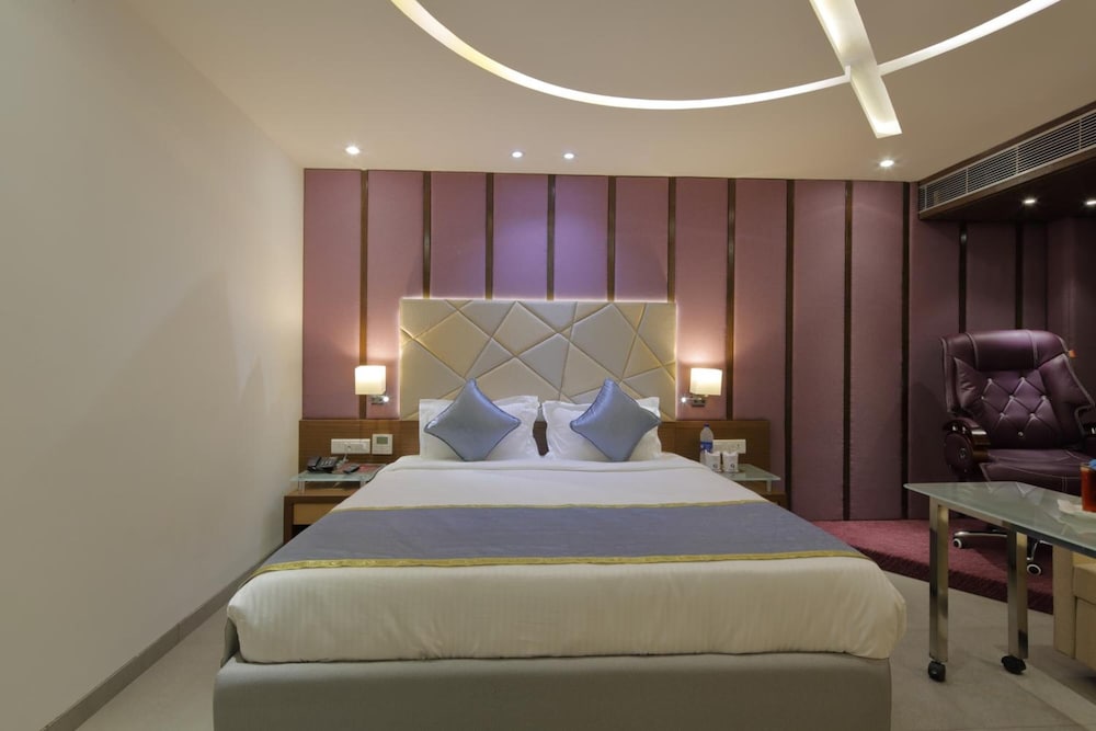 HOTEL PRAGATI THE GRAND 11/42