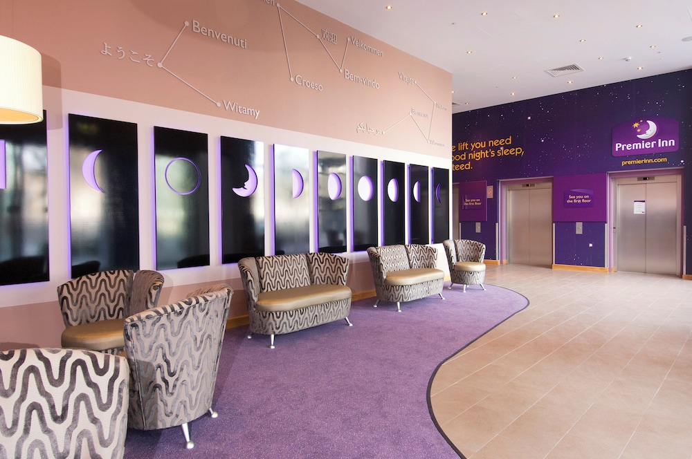 Premier Inn London Stratford 43/64