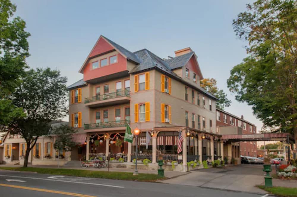 The Inn at Saratoga 1/53