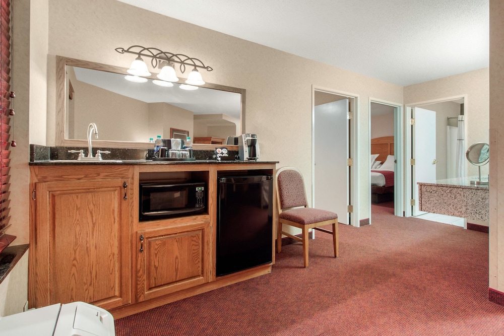 Norfolk Lodge Suites Ascend Hotel Collection 5/32