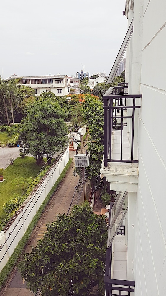 The 20 Apartment 33/40