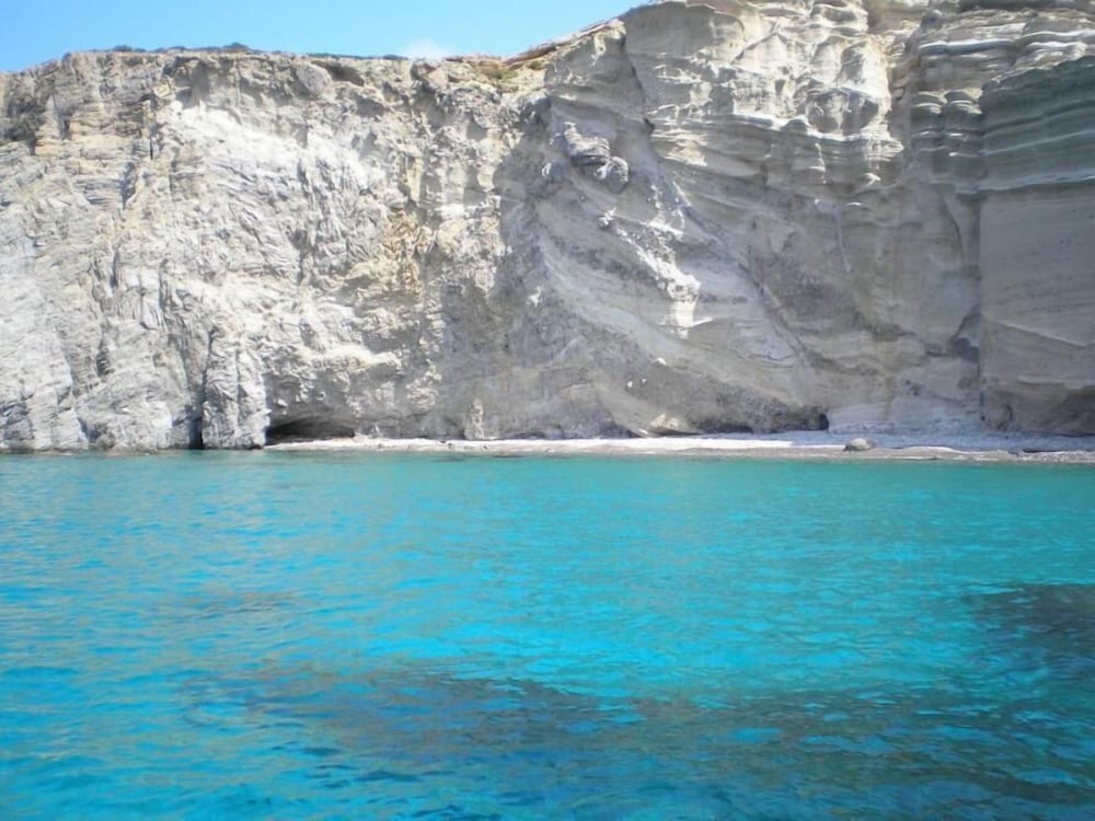 Dolphin Antiparos Villas and Suites 35/50