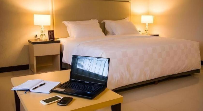 Bella Hotel Surabaya 24/34