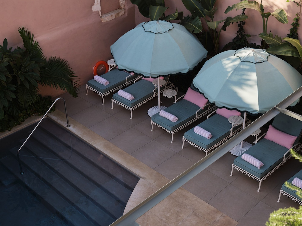 Domus Blanc Boutique Hotel 41/60