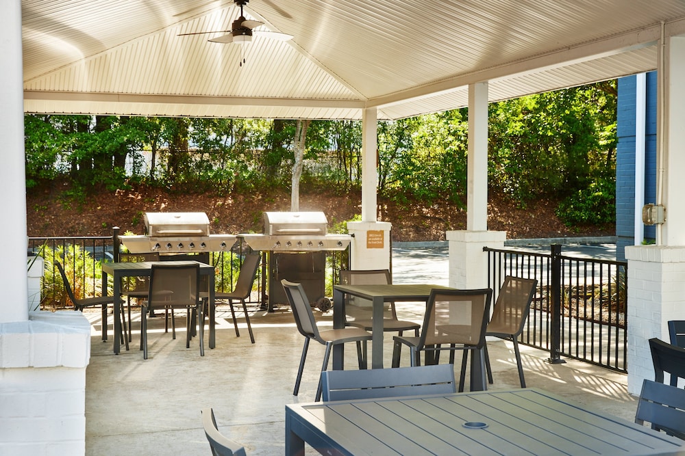 Candlewood Suites Charleston - Northwoods, an IHG Hotel 31/50