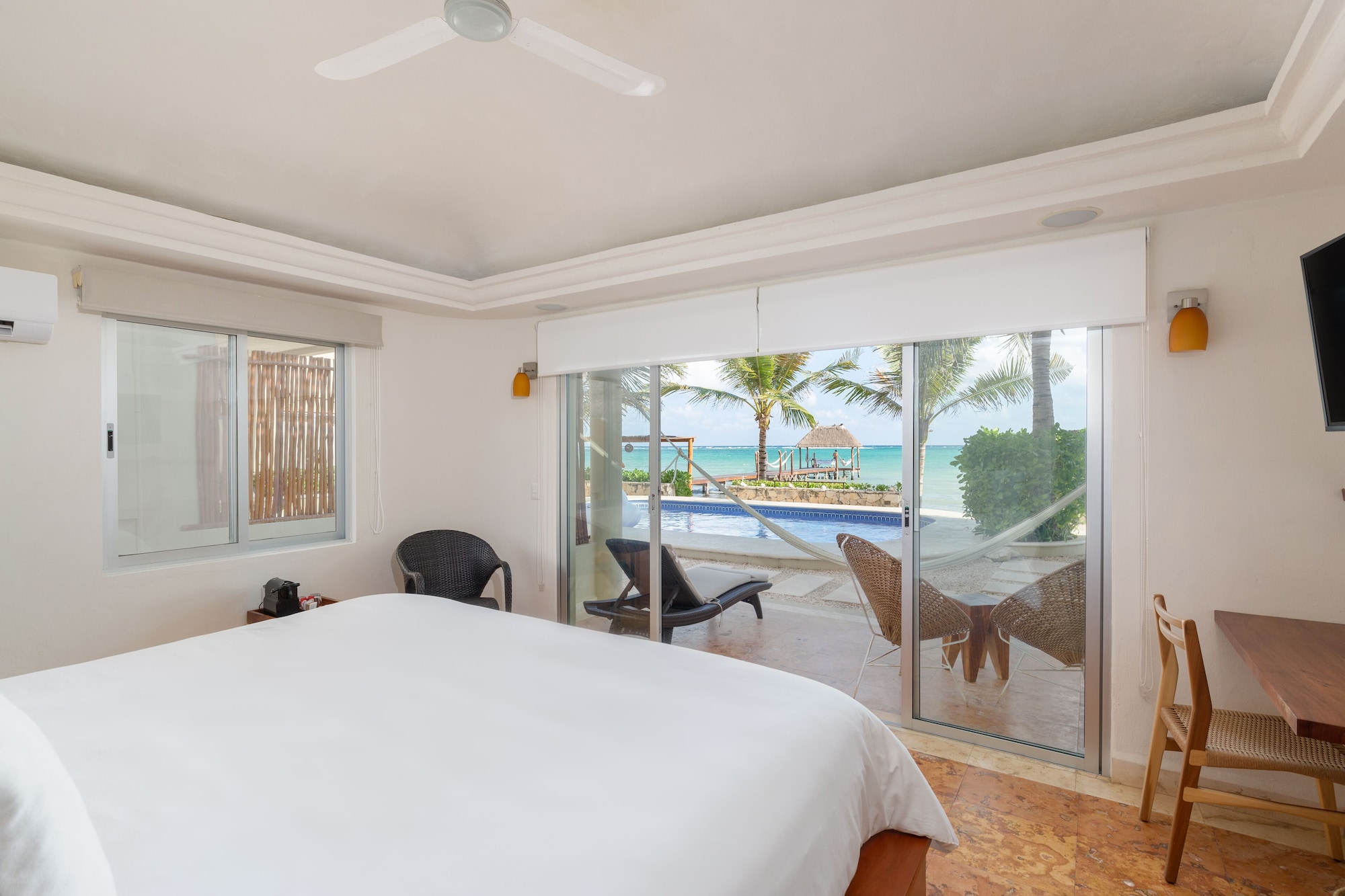 SUPERIOR, BEACH FRONT