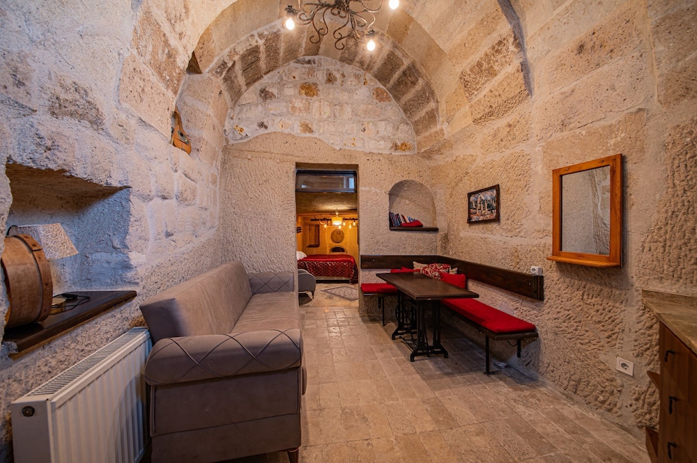 Chelebi Cave House 84/98