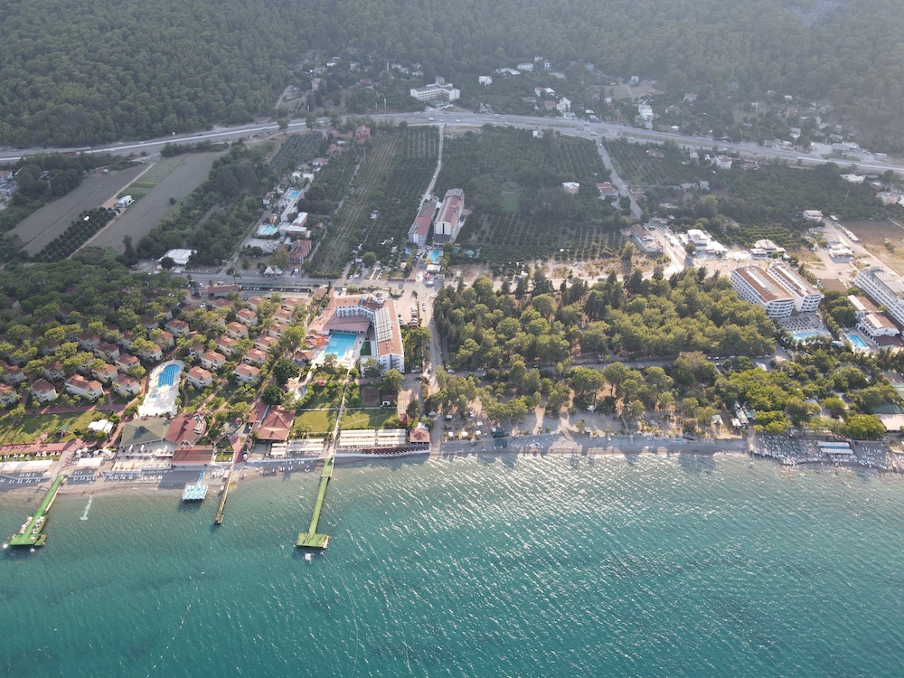 Grand Hotel Derin 36/50