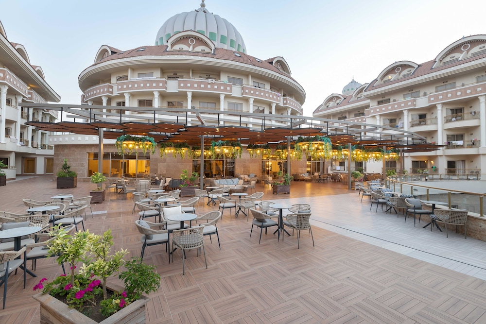 Kirman Hotels Belazur Resort and Spa in SERIK