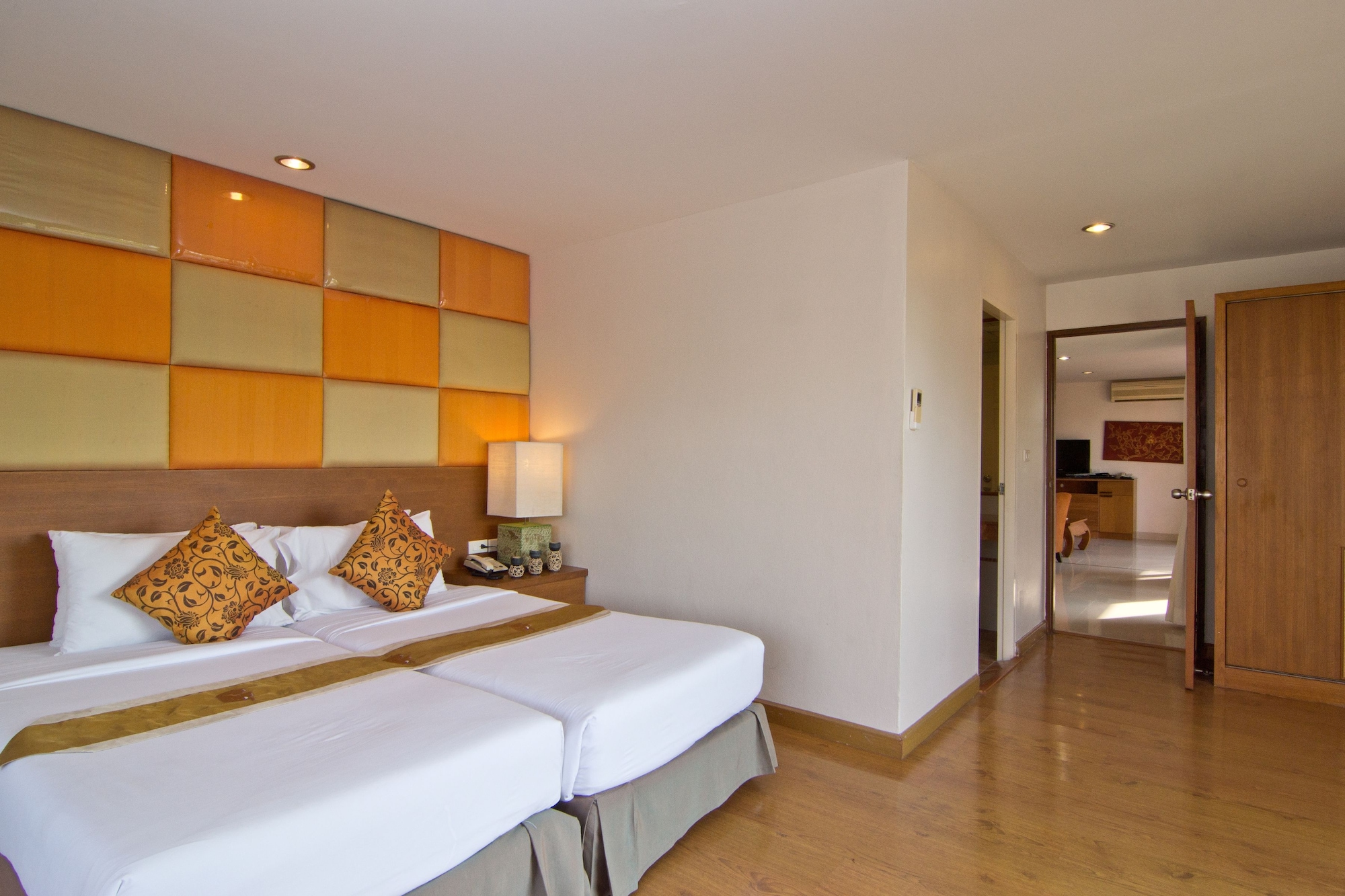 PRESIDENT SUITE