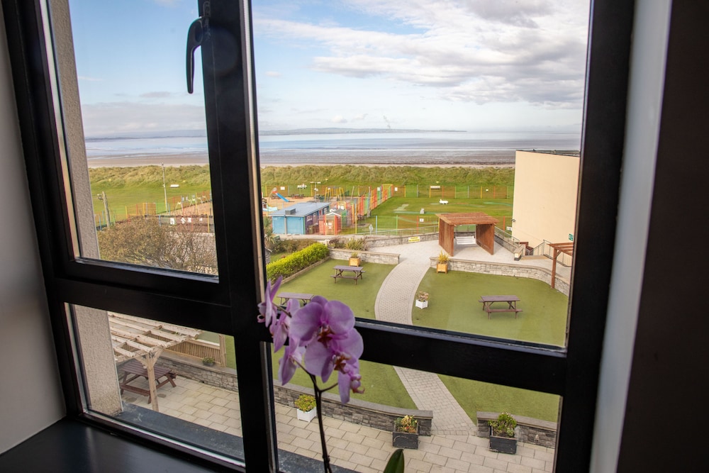 Ocean Sands Hotel 38/40