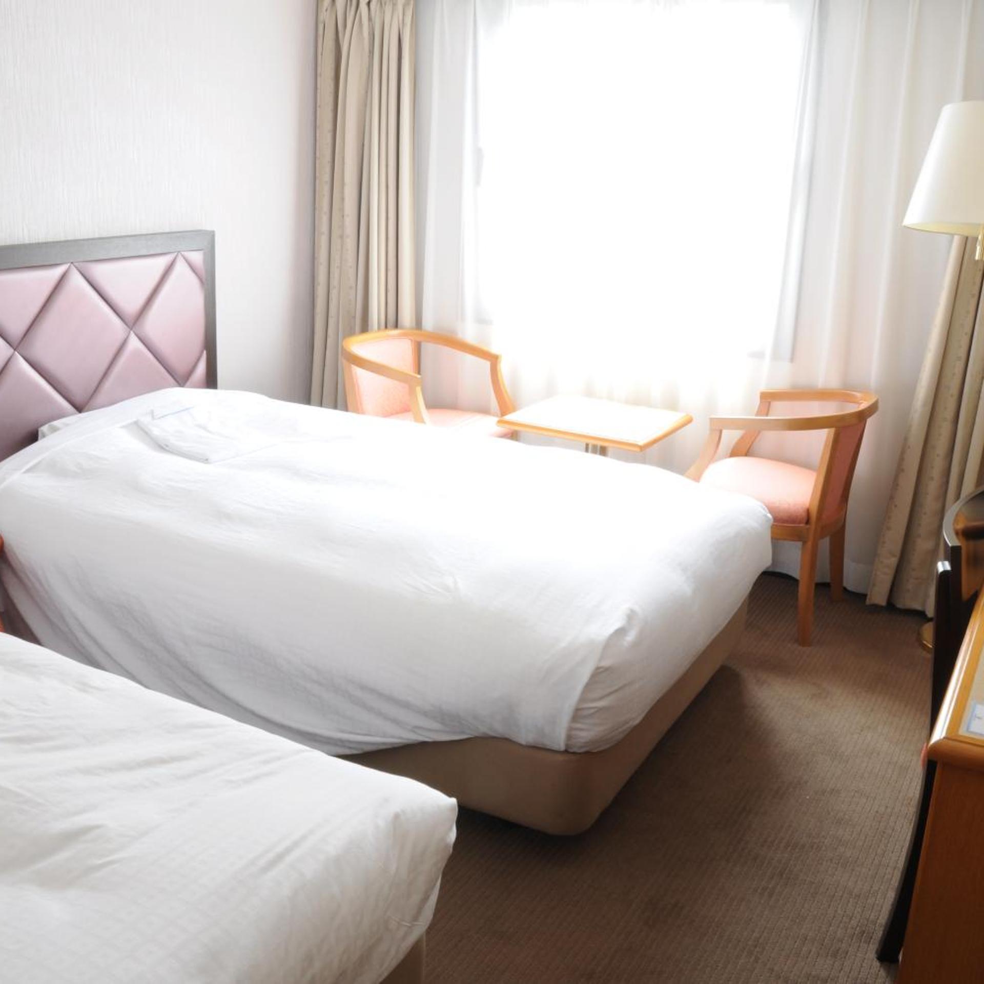 ROOM, TWIN BEDS, SMOKING