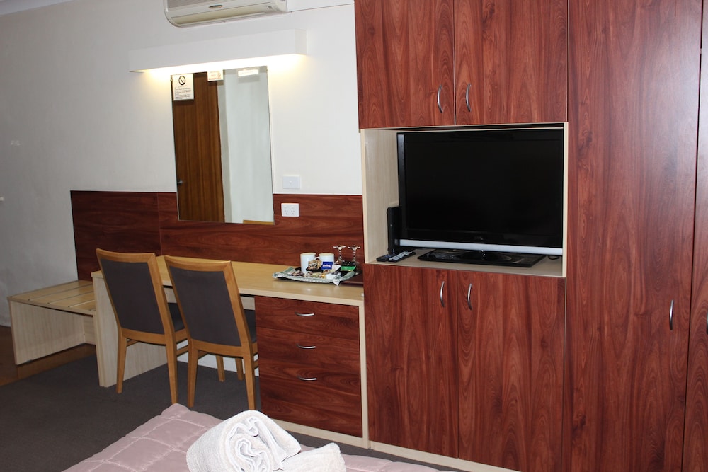 Acacia Motor Inn 40/55