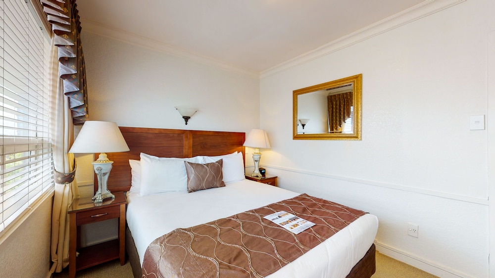 2 BEDROOMS, SUITE, ANNEX