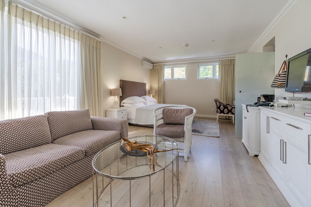Sea Five Boutique Hotel 45/61
