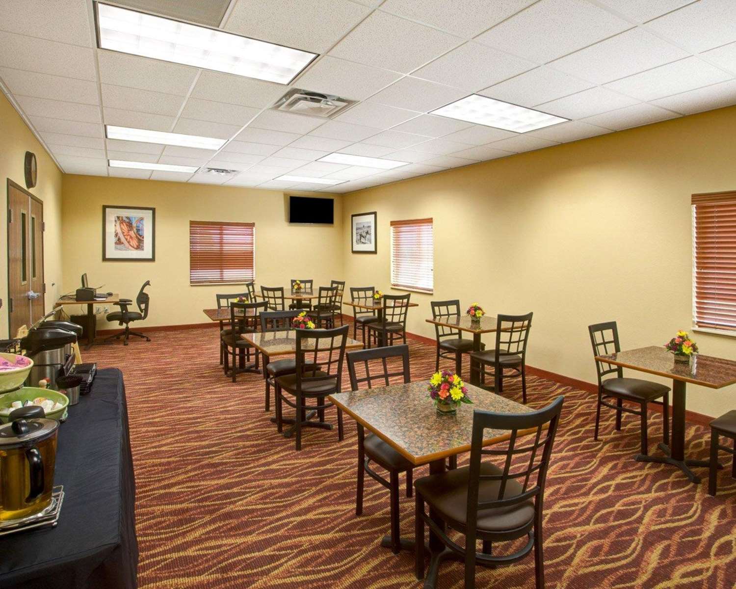 Rodeway Inn & Suites Phillipsburg KS 27/29