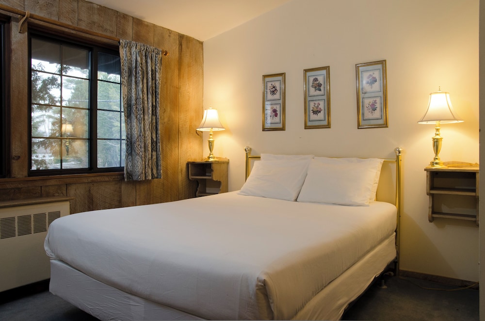 Standard, Queen Bed