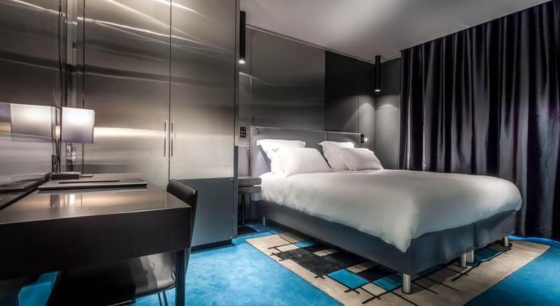 Chic, Double or Twin Bed