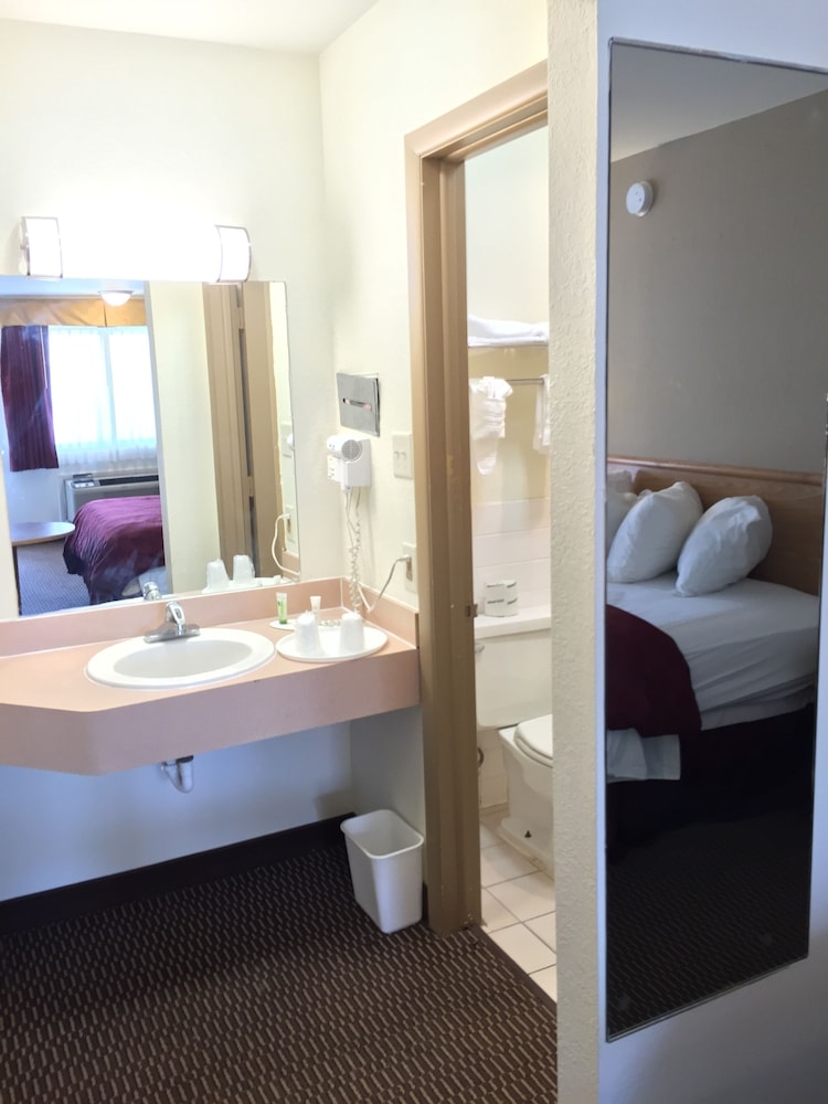 Red Lion Inn & Suites Junction City 11/29