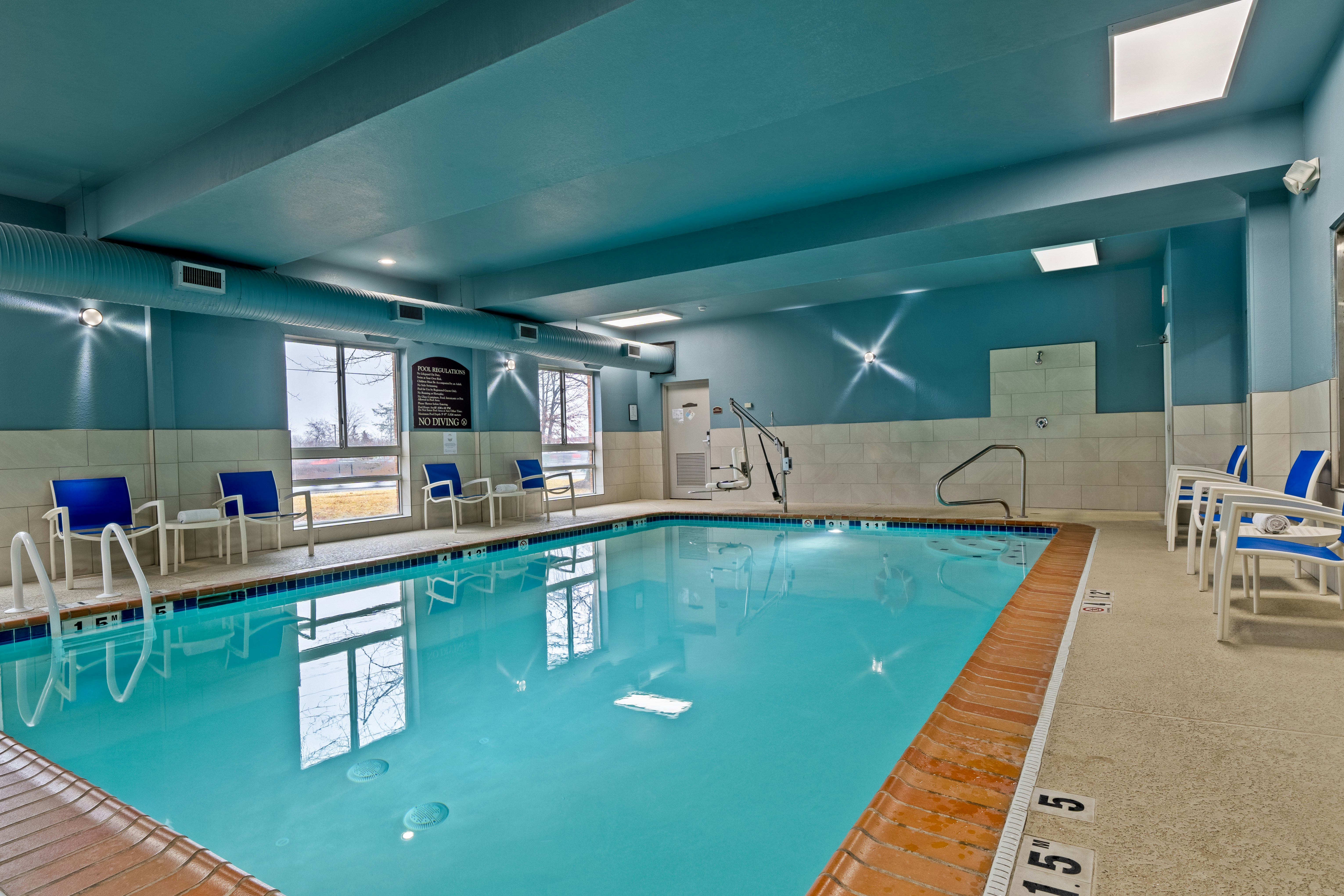 Holiday Inn Express Hotel & Suites Woodbridge 39/54