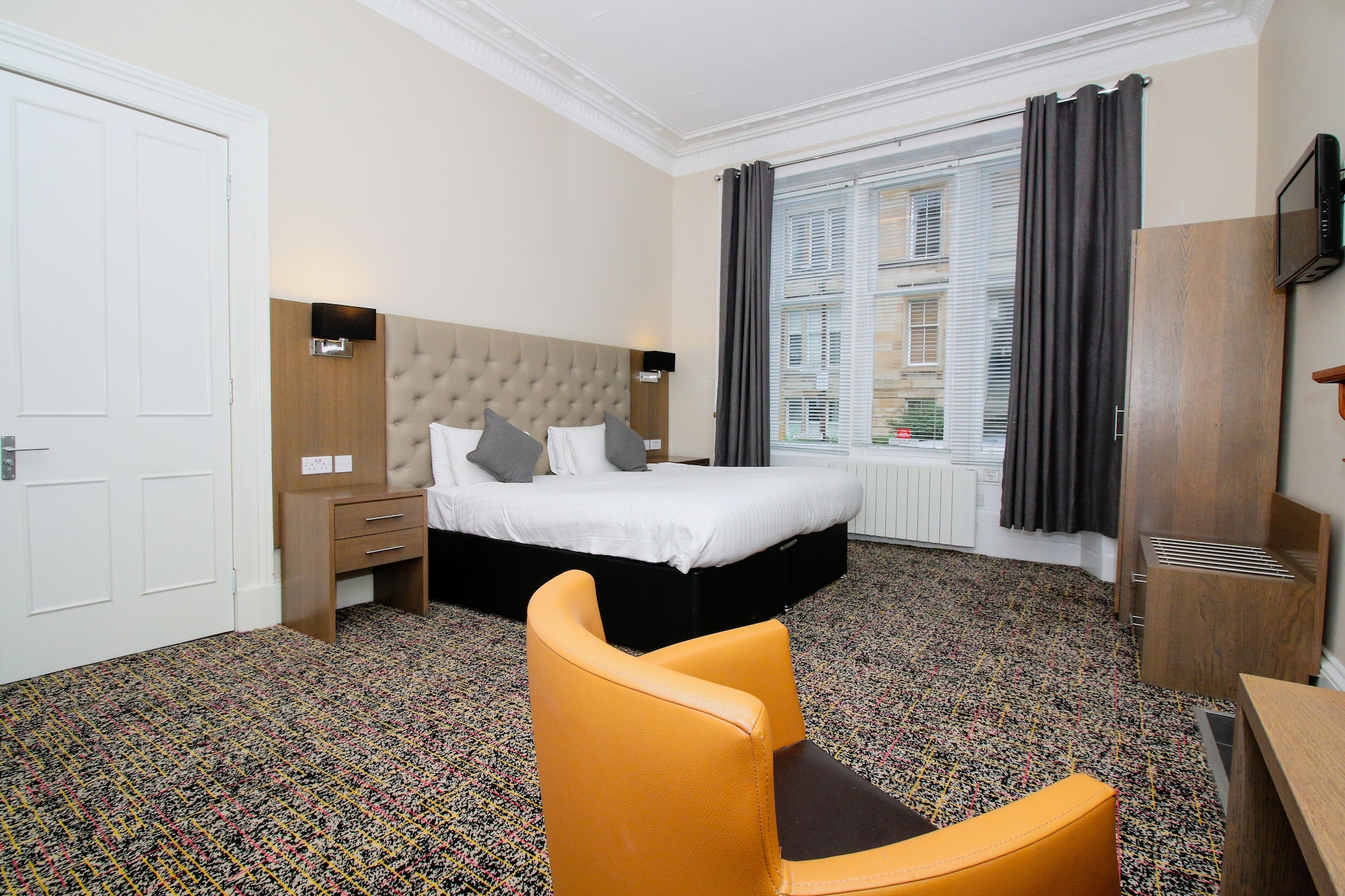 City, Studio, Triple, 3 Beds
