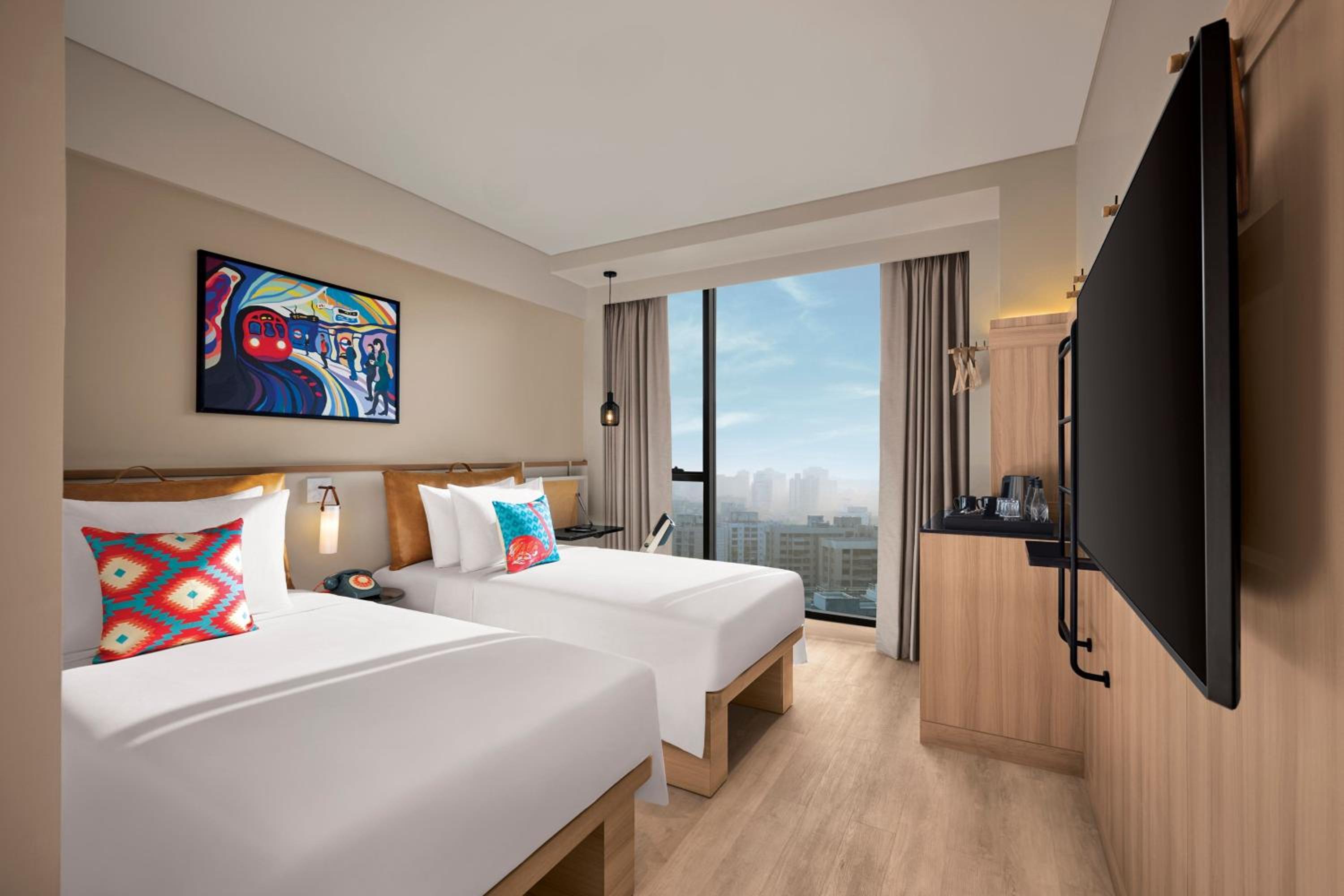 Moxy High, Twin Beds