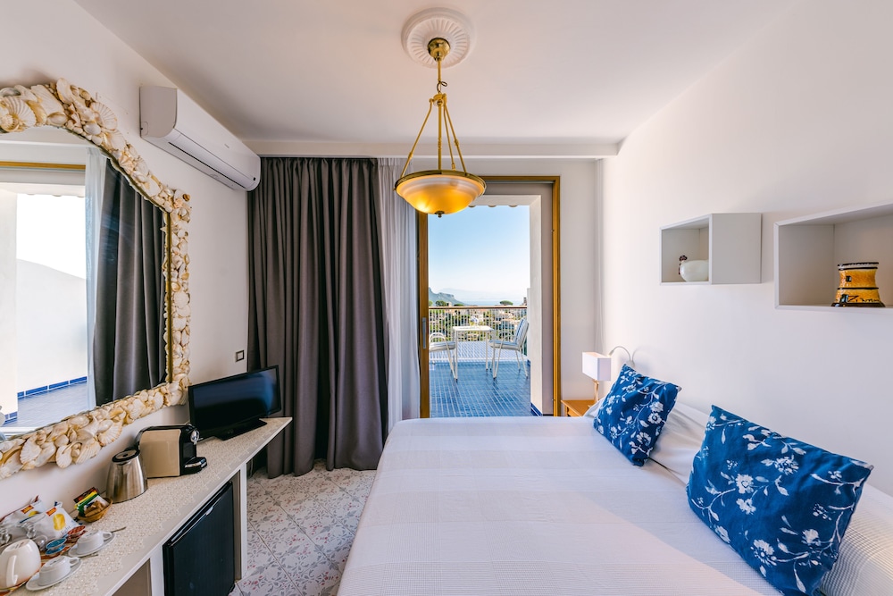 Zi'ntonio Hotel 20/50