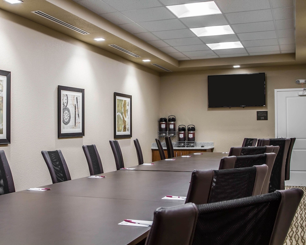 COMFORT SUITES WOODLAND - SACRAMENTO AIRPORT 42/46