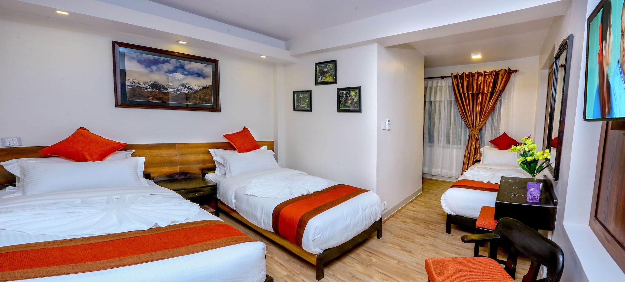 DELUXE, TWIN BEDS, HILL VIEW