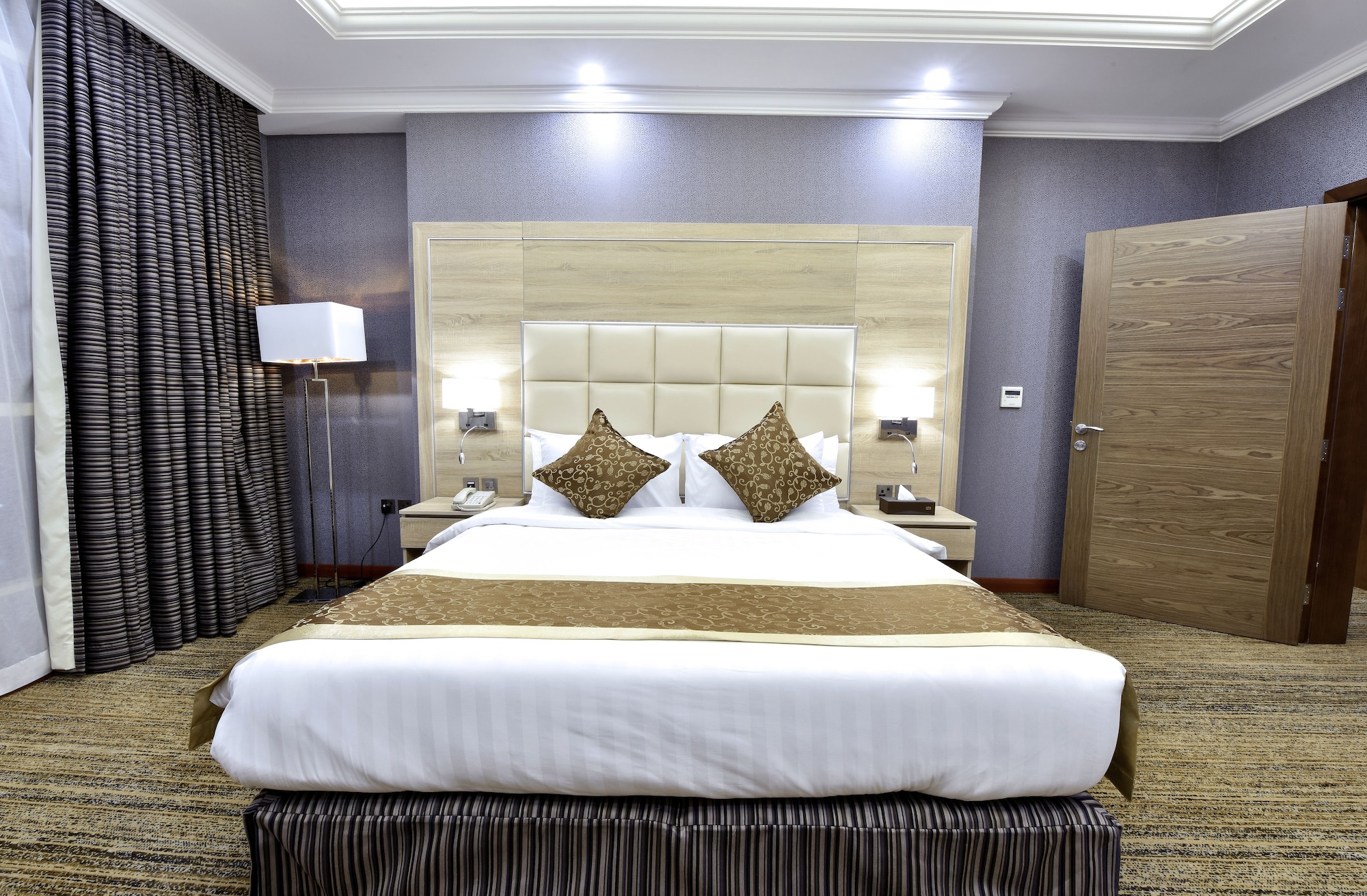 STANDARD, DOUBLE BED, CITY VIEW