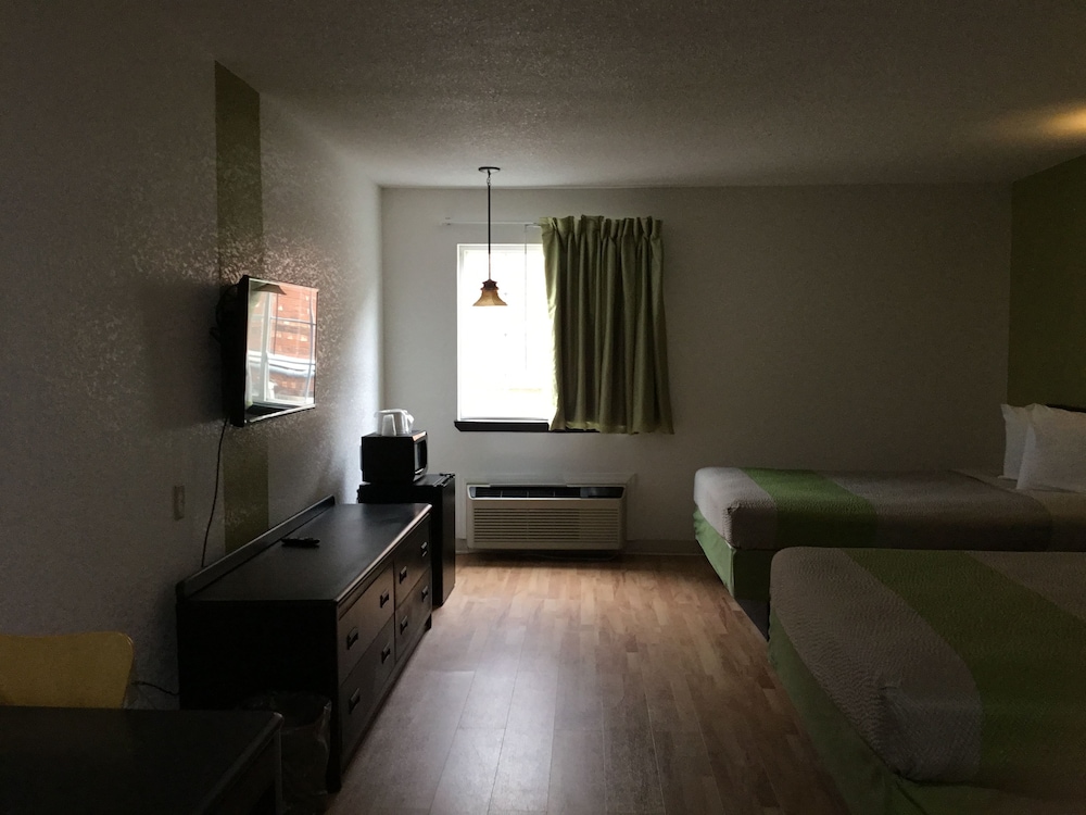 Motel6 Augusta, KS 24/37