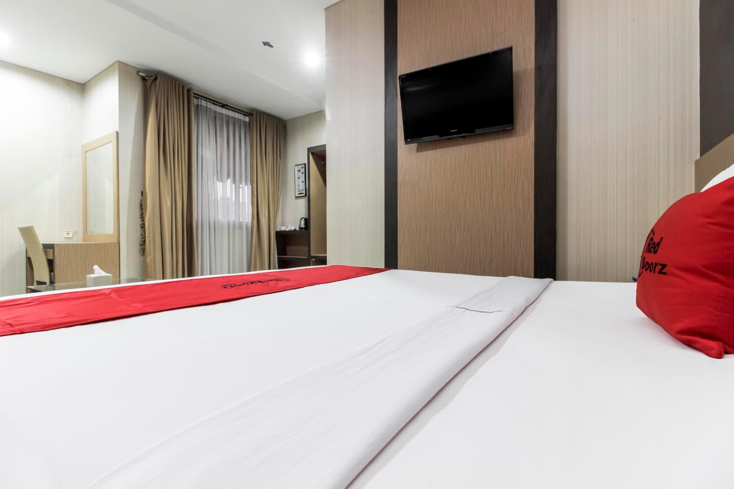 Reddoorz Plus @ Tuparev Cirebon 41/62