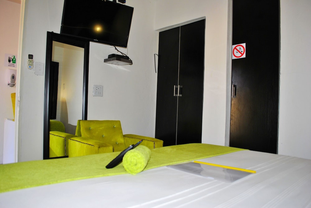 Lapologa Bed And Breakfast 15/34