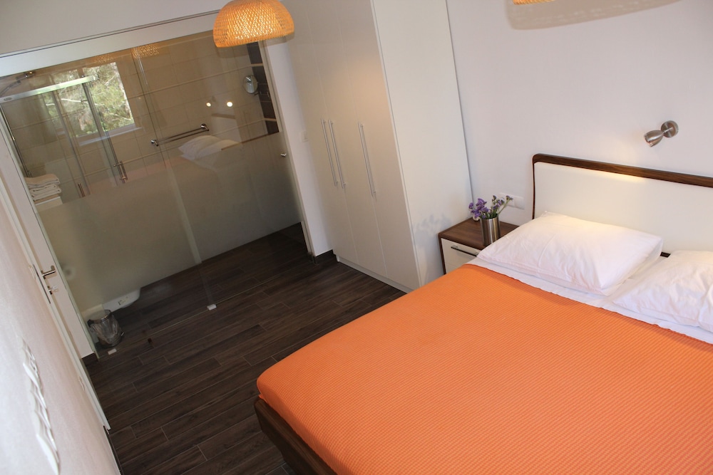 Gorgonia Apartments 17/50