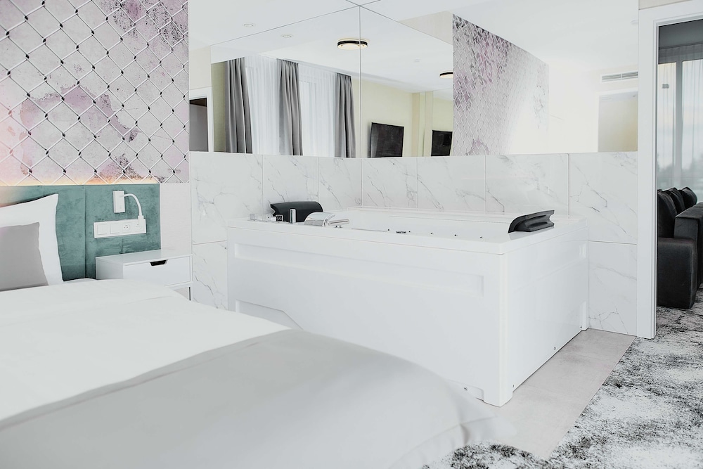 Hotel Tulip Inn Zyrardow 5/50