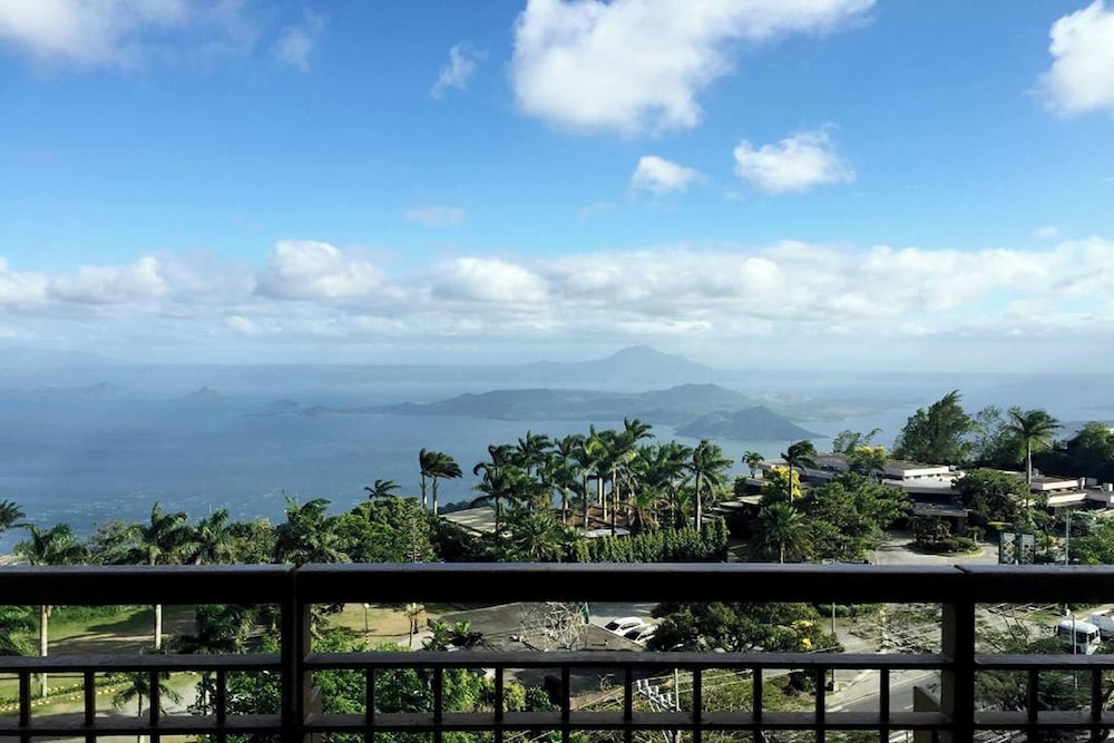Summit Ridge Tagaytay 70/74