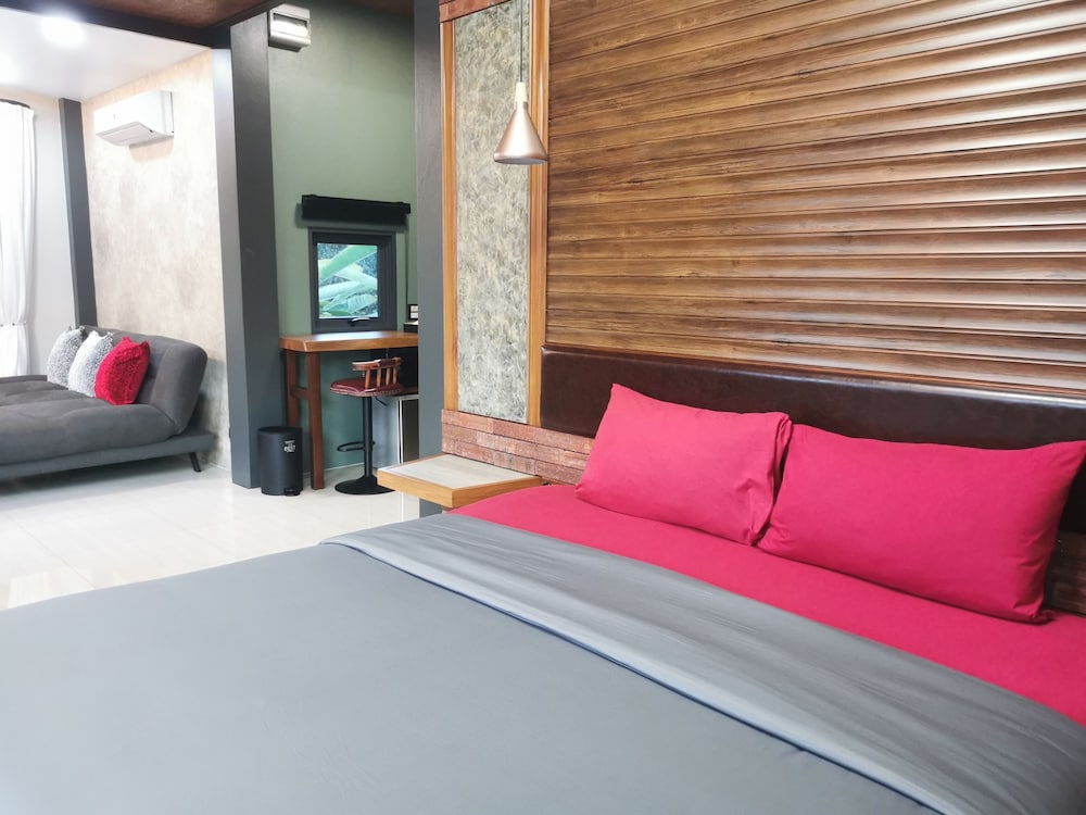 Cafe@Luv22 Guest House 45/67