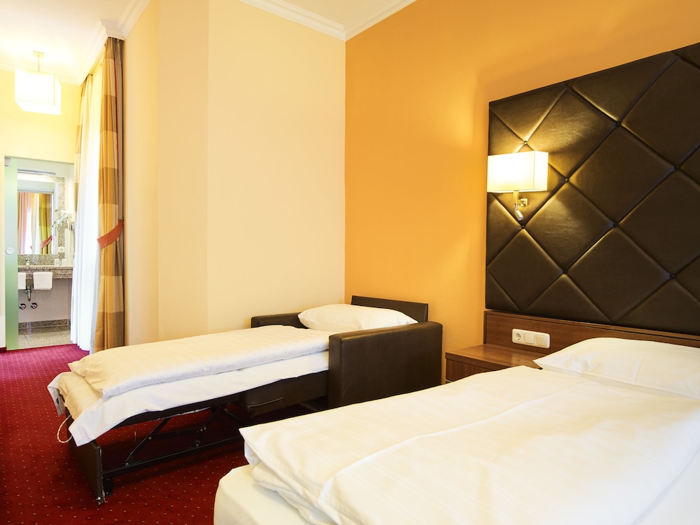 غرفة ثلاثية بسرير مزدوج وسرير فردي، Villa Ceconi By Das Grune Hotel Zur Post - 100 Bio 8/10