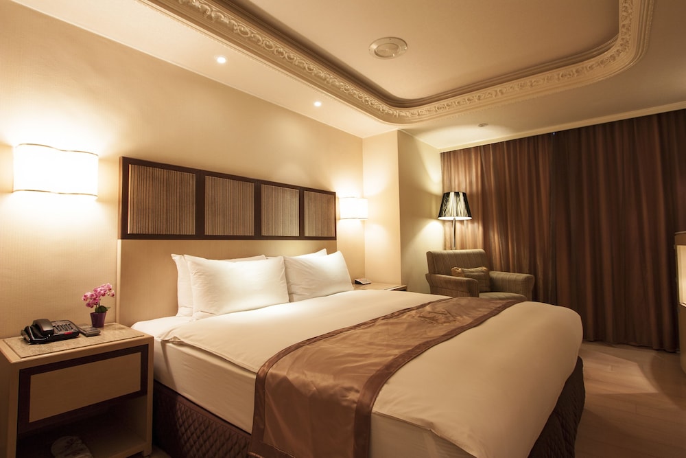Taipei Charming City Hotel Xinyi 11/28