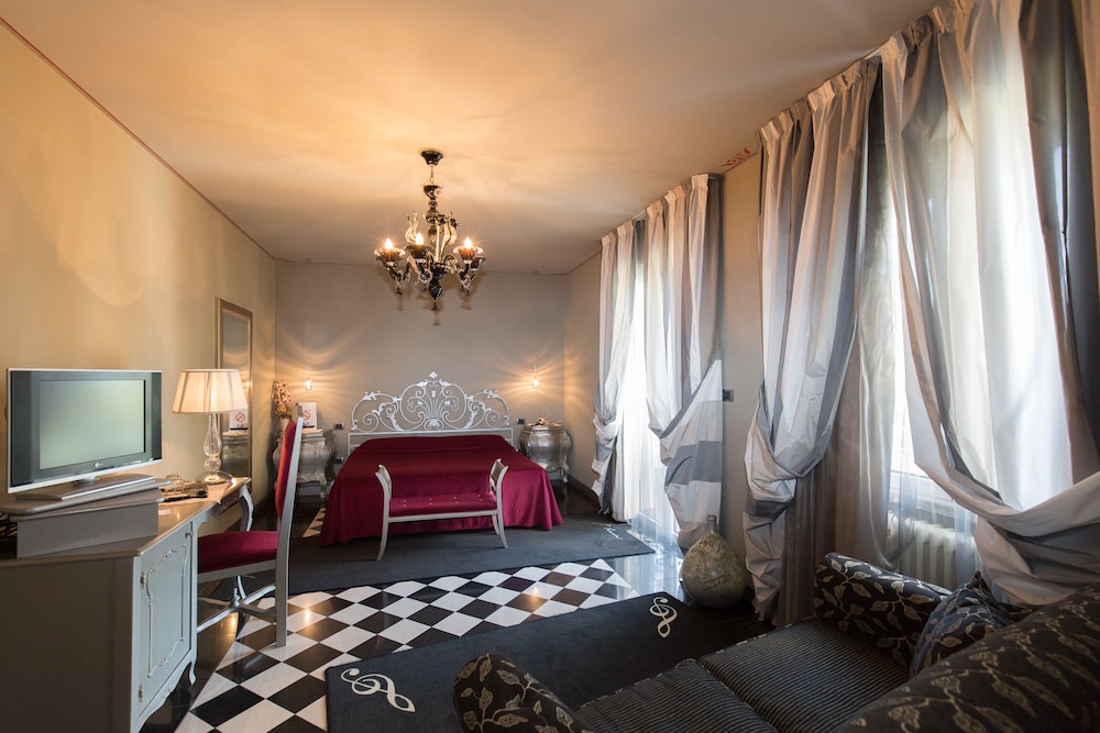 Hotel Serenella 57/73