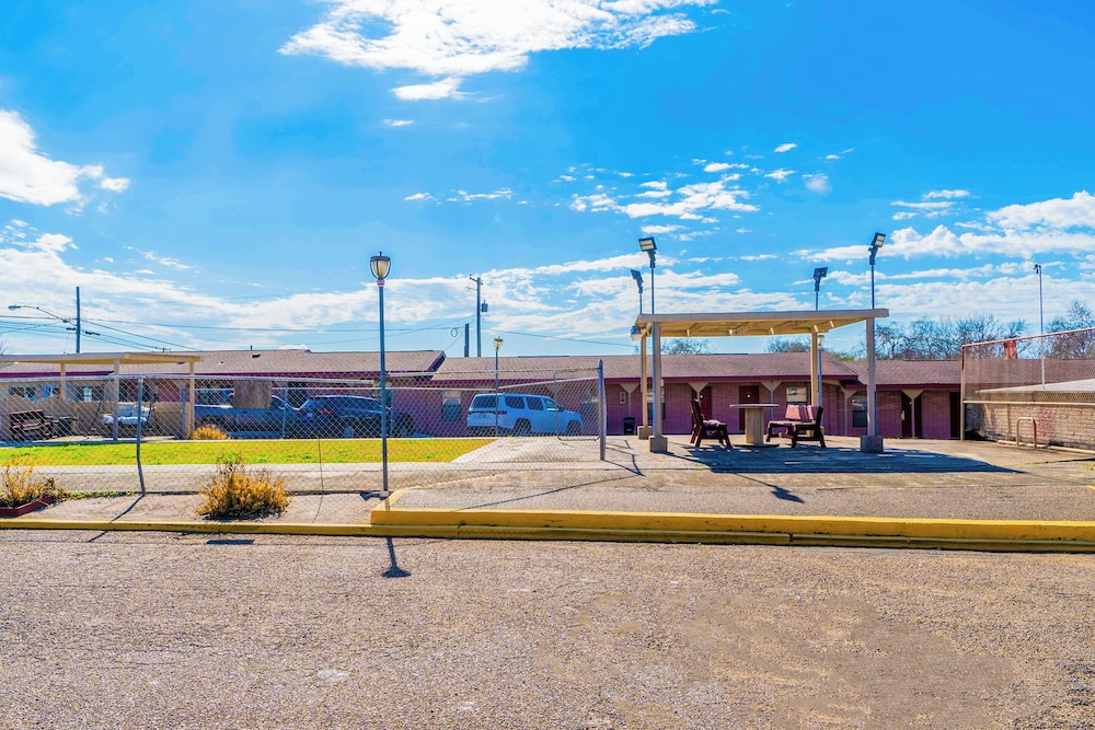 OYO Hotel Beeville US 181 53/64