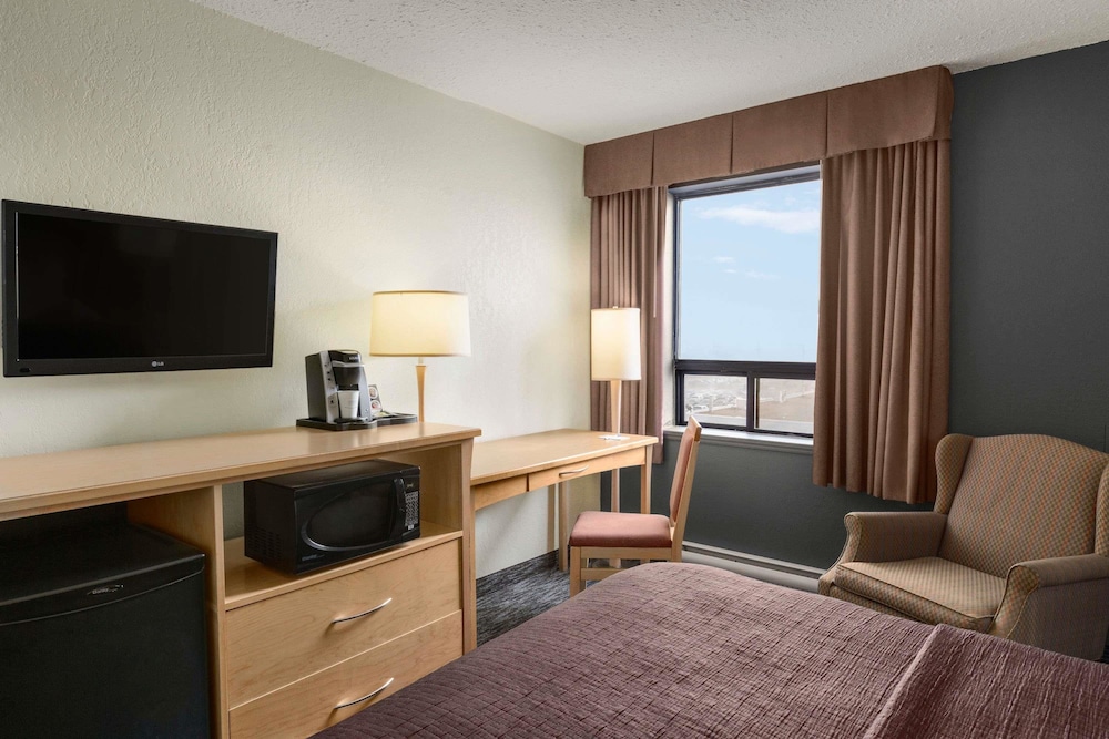 Travelodge by Wyndham Edmonton West 37/53