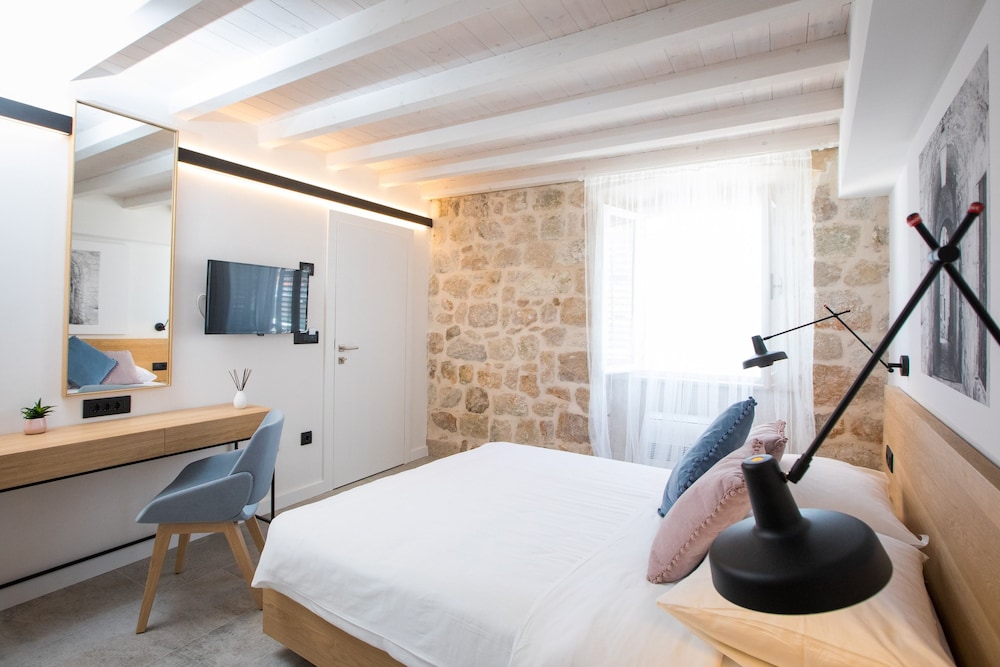 Bova Luxury Rooms 14/36