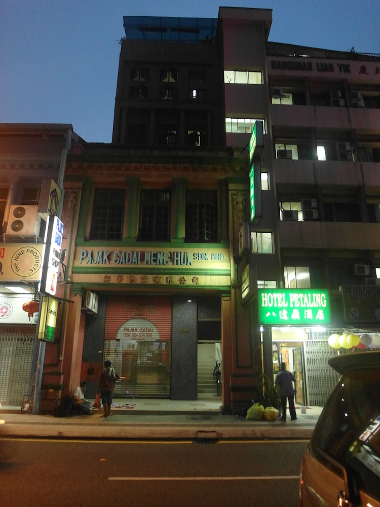 OASIS GUEST HOUSE 3/43